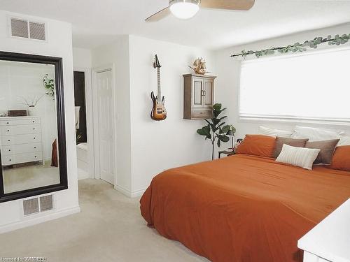 17 Oceanic Drive, Hamilton, ON - Indoor Photo Showing Bedroom