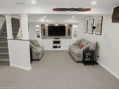 17 Oceanic Drive, Hamilton, ON - Indoor Photo Showing Living Room