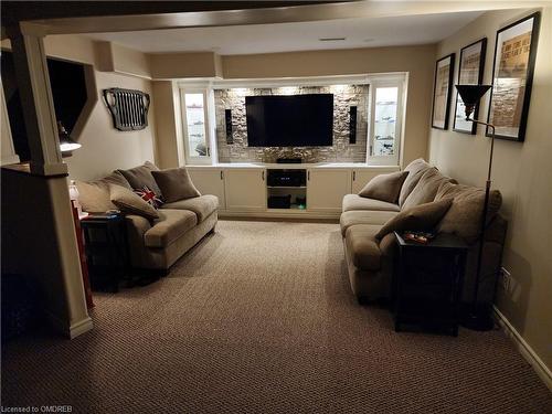 17 Oceanic Drive, Hamilton, ON - Indoor Photo Showing Living Room