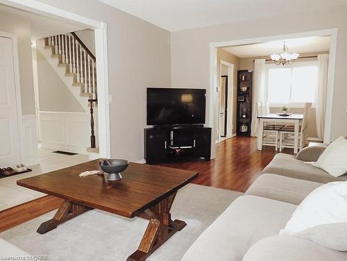 17 Oceanic Drive, Hamilton, ON - Indoor Photo Showing Living Room