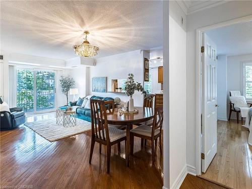 209-2301 Parkhaven Boulevard, Oakville, ON - Indoor Photo Showing Dining Room