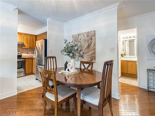 209-2301 Parkhaven Boulevard, Oakville, ON - Indoor Photo Showing Dining Room