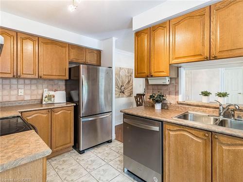 209-2301 Parkhaven Boulevard, Oakville, ON - Indoor Photo Showing Kitchen With Double Sink