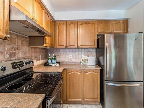 209-2301 Parkhaven Boulevard, Oakville, ON - Indoor Photo Showing Kitchen