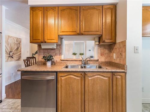 209-2301 Parkhaven Boulevard, Oakville, ON - Indoor Photo Showing Kitchen With Double Sink