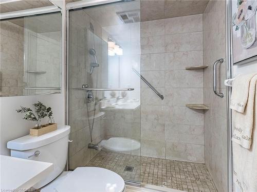 209-2301 Parkhaven Boulevard, Oakville, ON - Indoor Photo Showing Bathroom