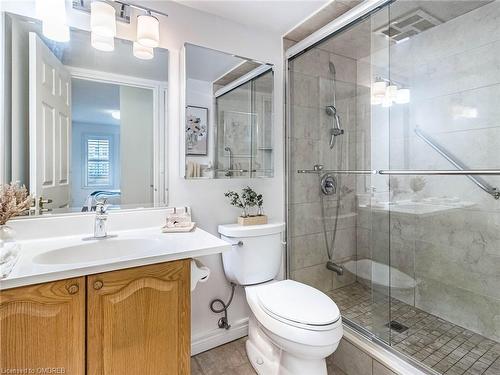 209-2301 Parkhaven Boulevard, Oakville, ON - Indoor Photo Showing Bathroom