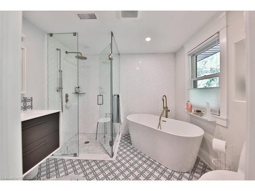 200 Chartwell Road, Oakville, ON - Indoor Photo Showing Bathroom