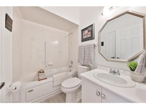 11-1010 Cristina Court, Mississauga, ON - Indoor Photo Showing Bathroom