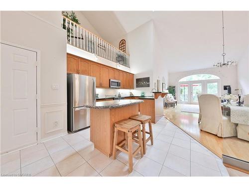 11-1010 Cristina Court, Mississauga, ON - Indoor Photo Showing Kitchen