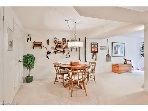 11-1010 Cristina Court, Mississauga, ON - Indoor Photo Showing Dining Room