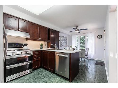 31-1905 Broad Hollow Gate, Mississauga, ON - Indoor Photo Showing Kitchen