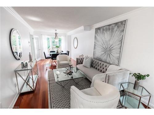 31-1905 Broad Hollow Gate, Mississauga, ON - Indoor Photo Showing Living Room