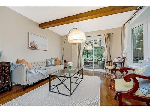 7369 Appleby Line, Milton, ON - Indoor Photo Showing Living Room