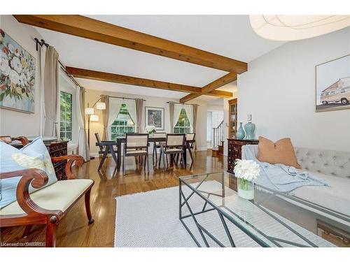 7369 Appleby Line, Milton, ON - Indoor Photo Showing Living Room