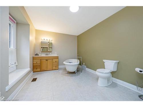 7369 Appleby Line, Milton, ON - Indoor Photo Showing Bathroom