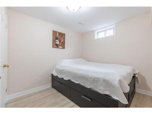 138 Oakdale Drive, Oakville, ON - Indoor Photo Showing Bedroom