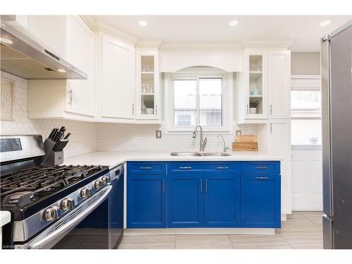 138 Oakdale Drive, Oakville, ON - Indoor Photo Showing Kitchen With Double Sink