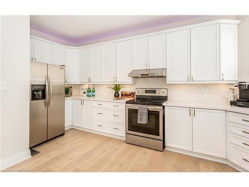 3082 Scotscraig Crescent, Oakville, ON - Indoor Photo Showing Kitchen