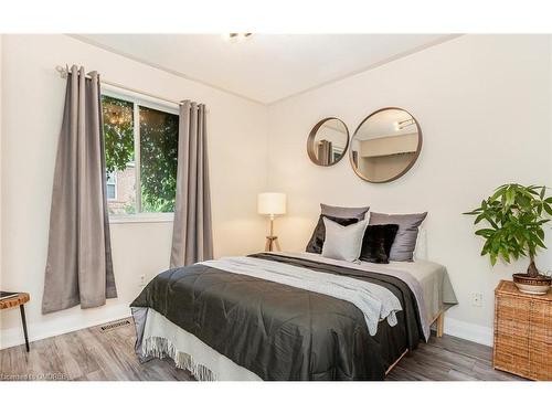 3082 Scotscraig Crescent, Oakville, ON - Indoor Photo Showing Bedroom