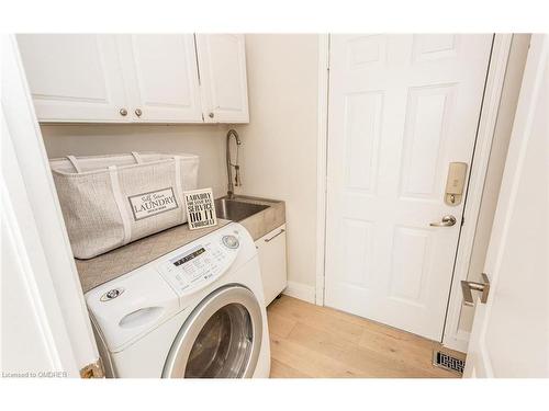 3082 Scotscraig Crescent, Oakville, ON - Indoor Photo Showing Laundry Room