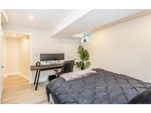 3082 Scotscraig Crescent, Oakville, ON - Indoor Photo Showing Bedroom