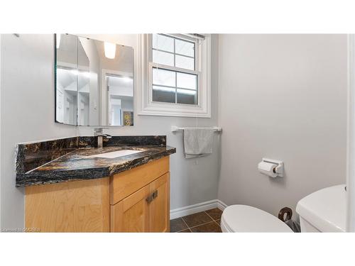 193 Memorial Drive, Brantford, ON - Indoor Photo Showing Bathroom