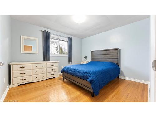 193 Memorial Drive, Brantford, ON - Indoor Photo Showing Bedroom