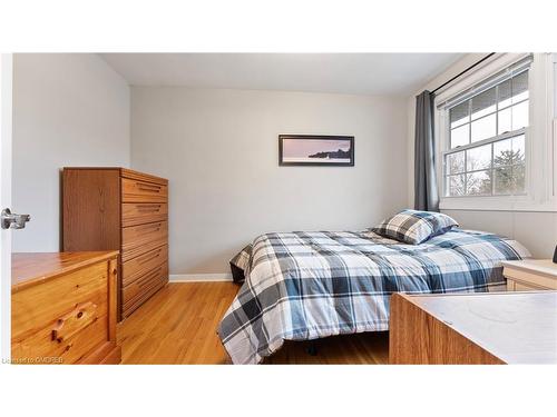 193 Memorial Drive, Brantford, ON - Indoor Photo Showing Bedroom