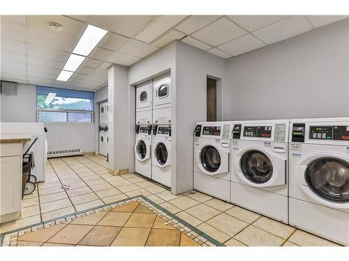 1102-150 Charlton Avenue E, Hamilton, ON - Indoor Photo Showing Laundry Room