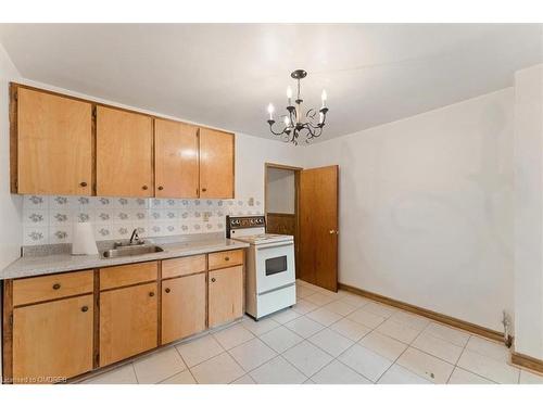 63 Ward Street, Toronto, ON - Indoor Photo Showing Kitchen