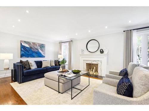 2072 Chippewa Trail, Mississauga, ON - Indoor Photo Showing Living Room With Fireplace