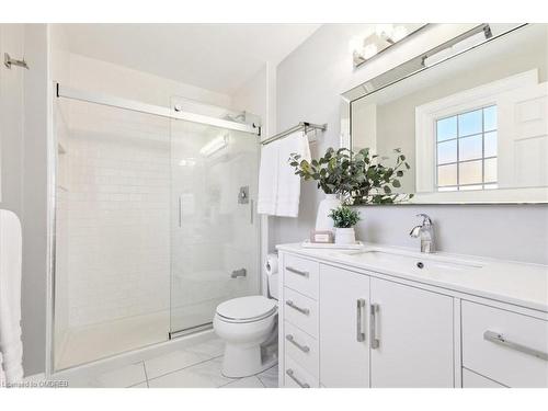 2072 Chippewa Trail, Mississauga, ON - Indoor Photo Showing Bathroom