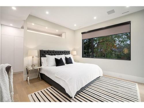 112 Elton Park Road, Oakville, ON - Indoor Photo Showing Bedroom