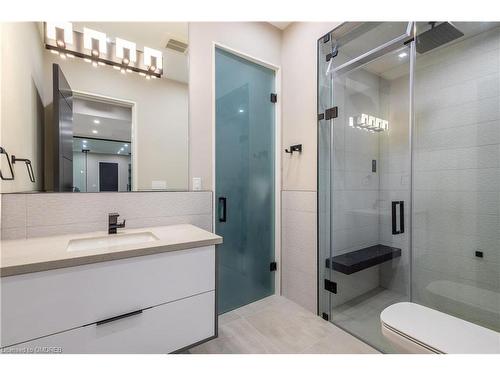 112 Elton Park Road, Oakville, ON - Indoor Photo Showing Bathroom