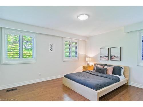 492 Country Club Crescent, Mississauga, ON - Indoor Photo Showing Bedroom