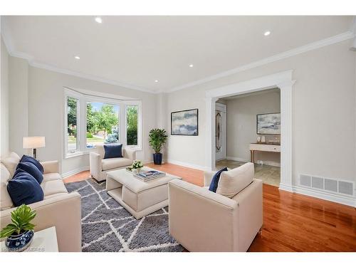 60 River Glen Boulevard, Oakville, ON - Indoor Photo Showing Living Room