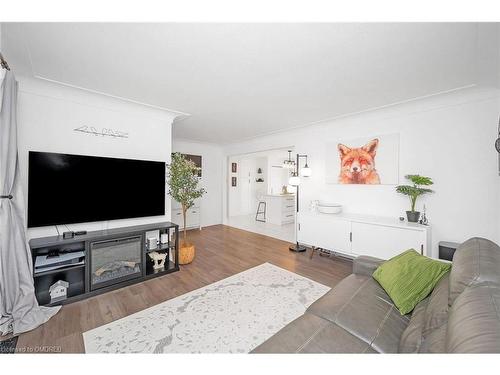 471 East 36Th Street, Hamilton, ON - Indoor Photo Showing Living Room