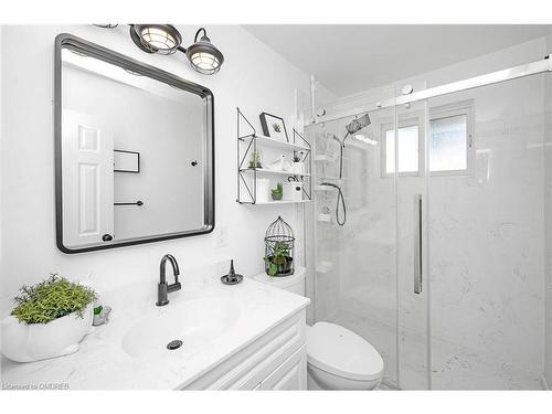 471 East 36Th Street, Hamilton, ON - Indoor Photo Showing Bathroom