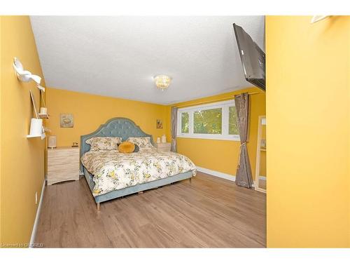 471 East 36Th Street, Hamilton, ON - Indoor Photo Showing Bedroom