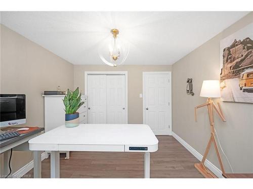 471 East 36Th Street, Hamilton, ON - Indoor Photo Showing Bedroom