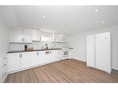 471 East 36Th Street, Hamilton, ON - Indoor Photo Showing Bedroom