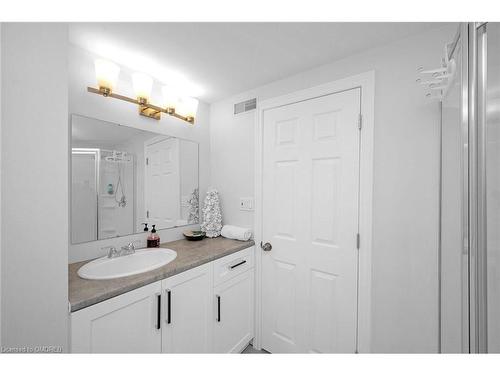 471 East 36Th Street, Hamilton, ON - Indoor Photo Showing Living Room