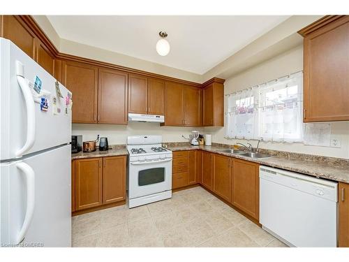 28 Eagleview Way, Georgetown, ON - Indoor Photo Showing Kitchen With Double Sink