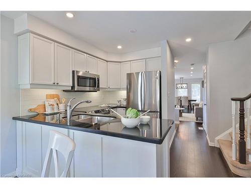 2432 Baintree Crescent, Oakville, ON - Indoor Photo Showing Kitchen With Double Sink With Upgraded Kitchen