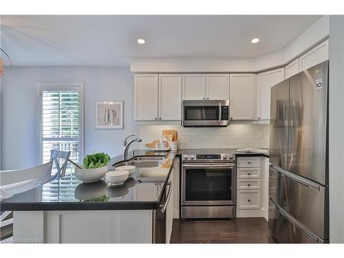 2432 Baintree Crescent, Oakville, ON - Indoor Photo Showing Kitchen With Double Sink With Upgraded Kitchen