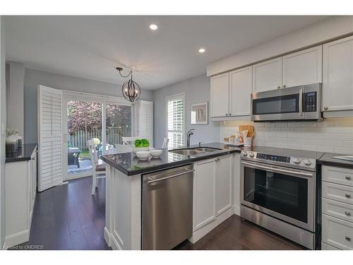 2432 Baintree Crescent, Oakville, ON - Indoor Photo Showing Kitchen With Upgraded Kitchen