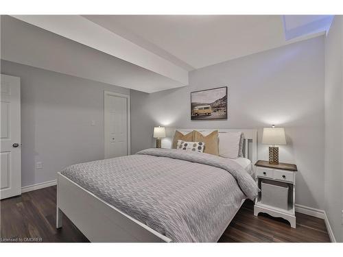 2432 Baintree Crescent, Oakville, ON - Indoor Photo Showing Bedroom