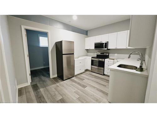 108 Powerview Avenue, St. Catharines, ON - Indoor Photo Showing Kitchen