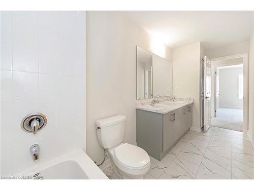 149 Higgins Avenue, Thorold, ON - Indoor Photo Showing Bathroom